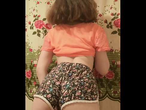 ❤️ La joven sexy hace un striptease grabando sus calzoncillos en la cámara Super porno en es.xxxner.ru ❌️