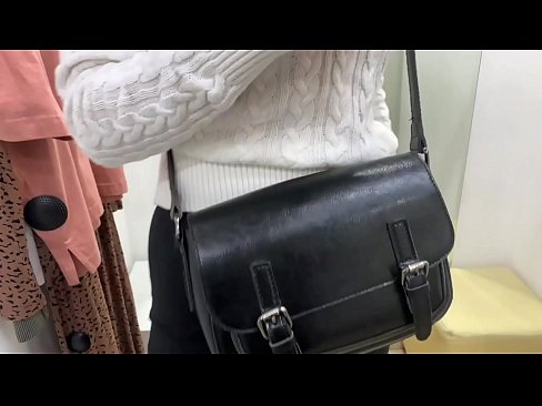 ❤️ Masturbación pública de la joven zorra FeralBerry con un consolador en el probador Super porno en es.xxxner.ru ❌️